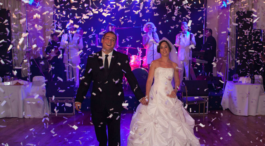 What to look for when booking a DJ for your Wedding day