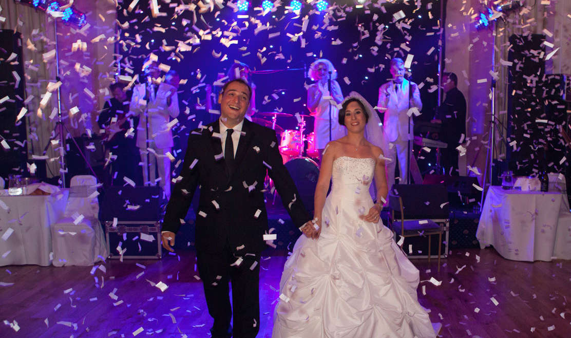 What to look for when booking a DJ for your Wedding day