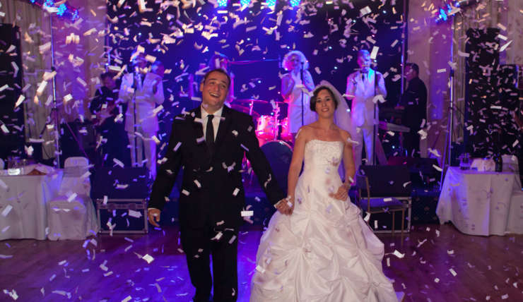 What to look for when booking a DJ for your Wedding day